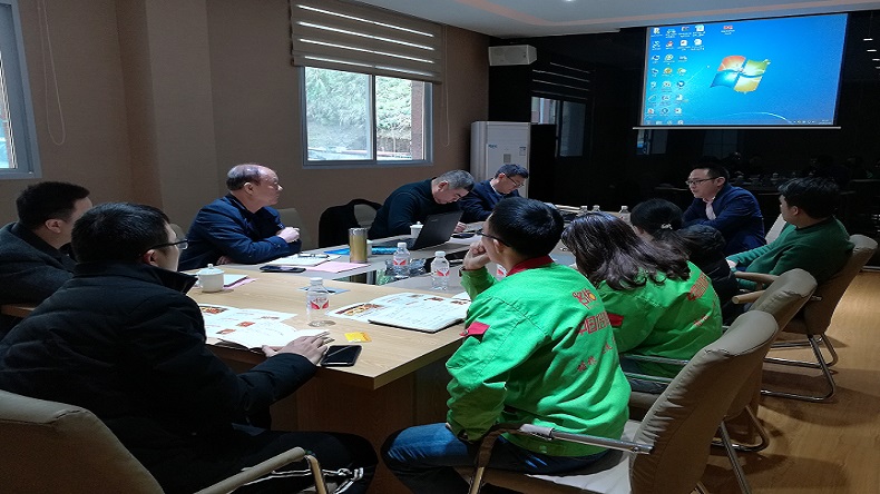 馬工與客戶交流純肉腸制作方案